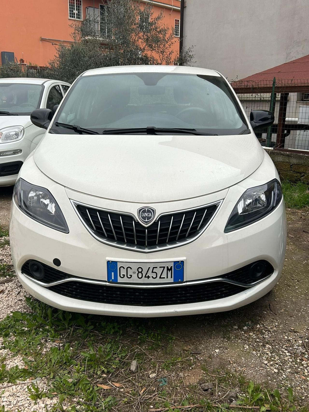 Lancia Ypsilon 1.0 FireFly 5 porte S&S Hybrid Ecochic Silver