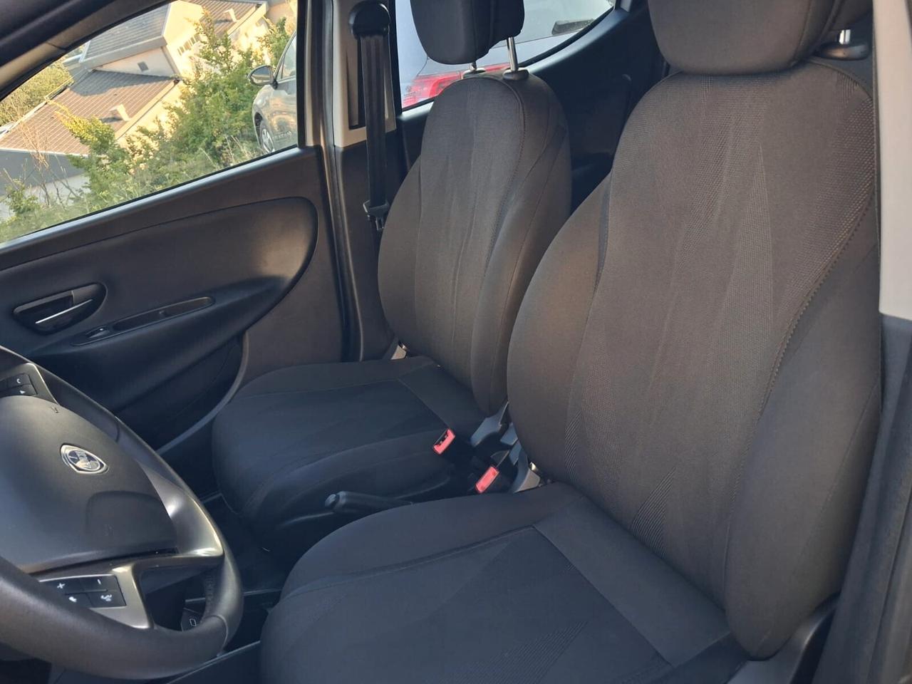 Lancia Ypsilon 1.2 69 CV 5 P GPL Gold