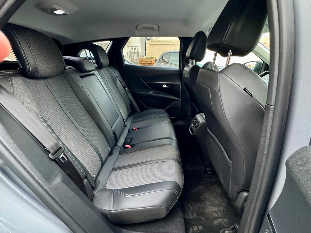 Peugeot 3008 BlueHDi 130 S&S EAT8 Allure