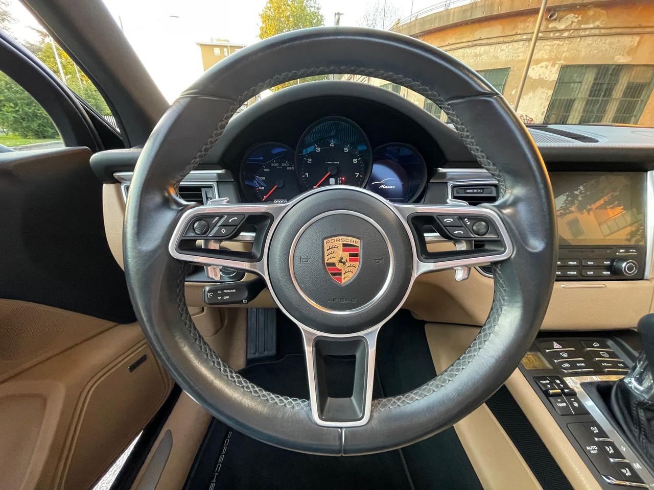 Porsche Macan -- 2.0 #7143