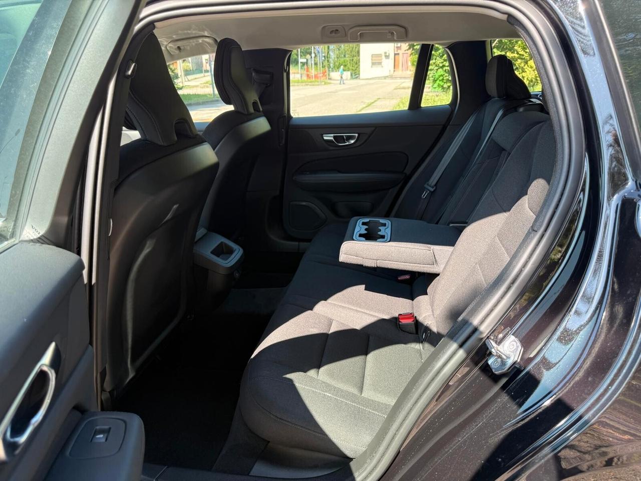 Volvo V60 B4 (d) Geartronic Momentum Pro Business PILOT ASSIST