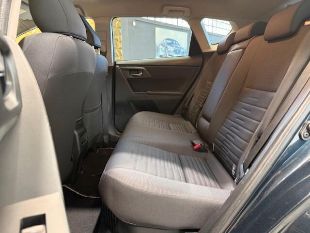 Toyota Auris 1.8 Hybrid Business