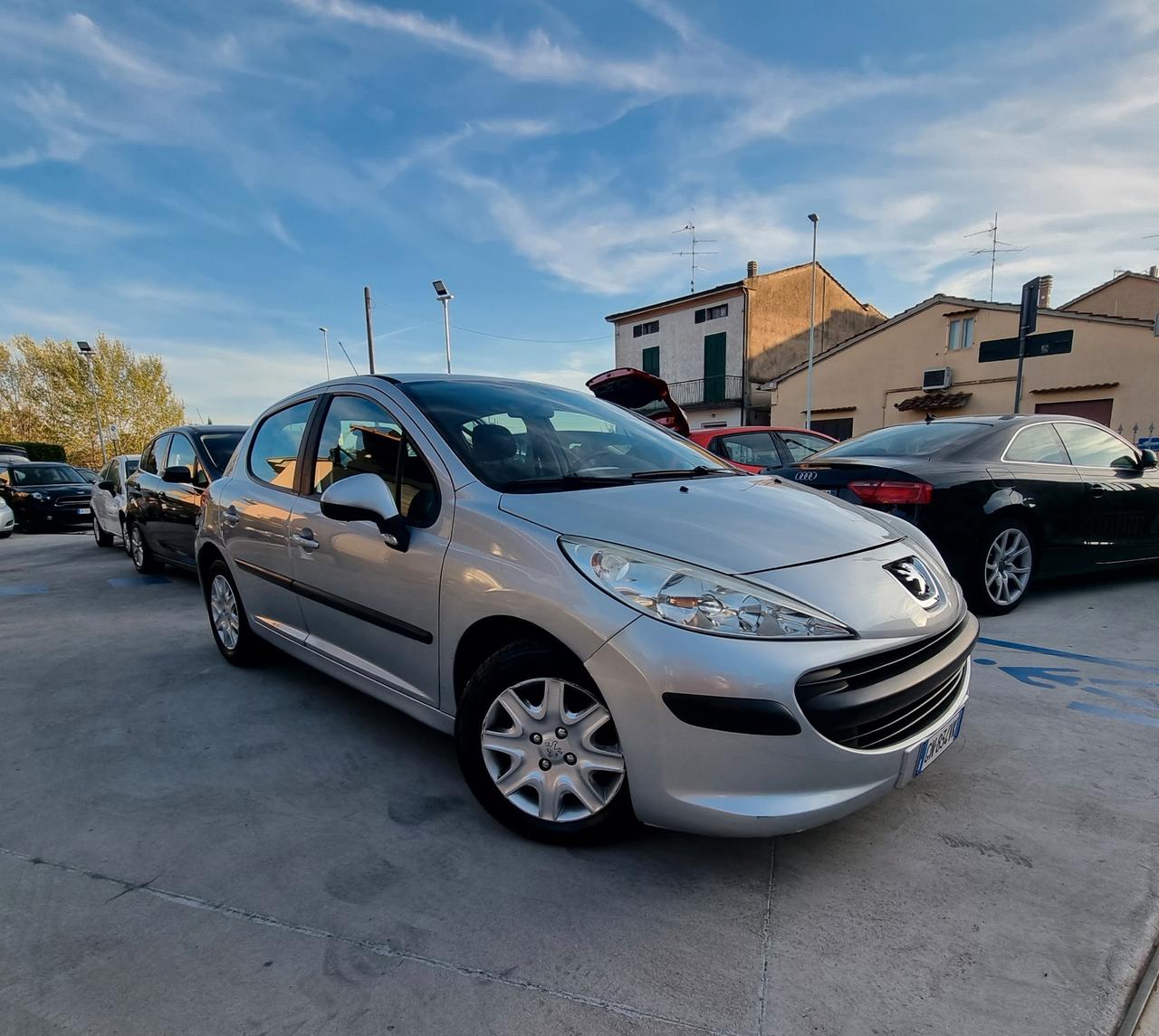 Peugeot 207 1.4 8V 75CV 5p. ONE Line