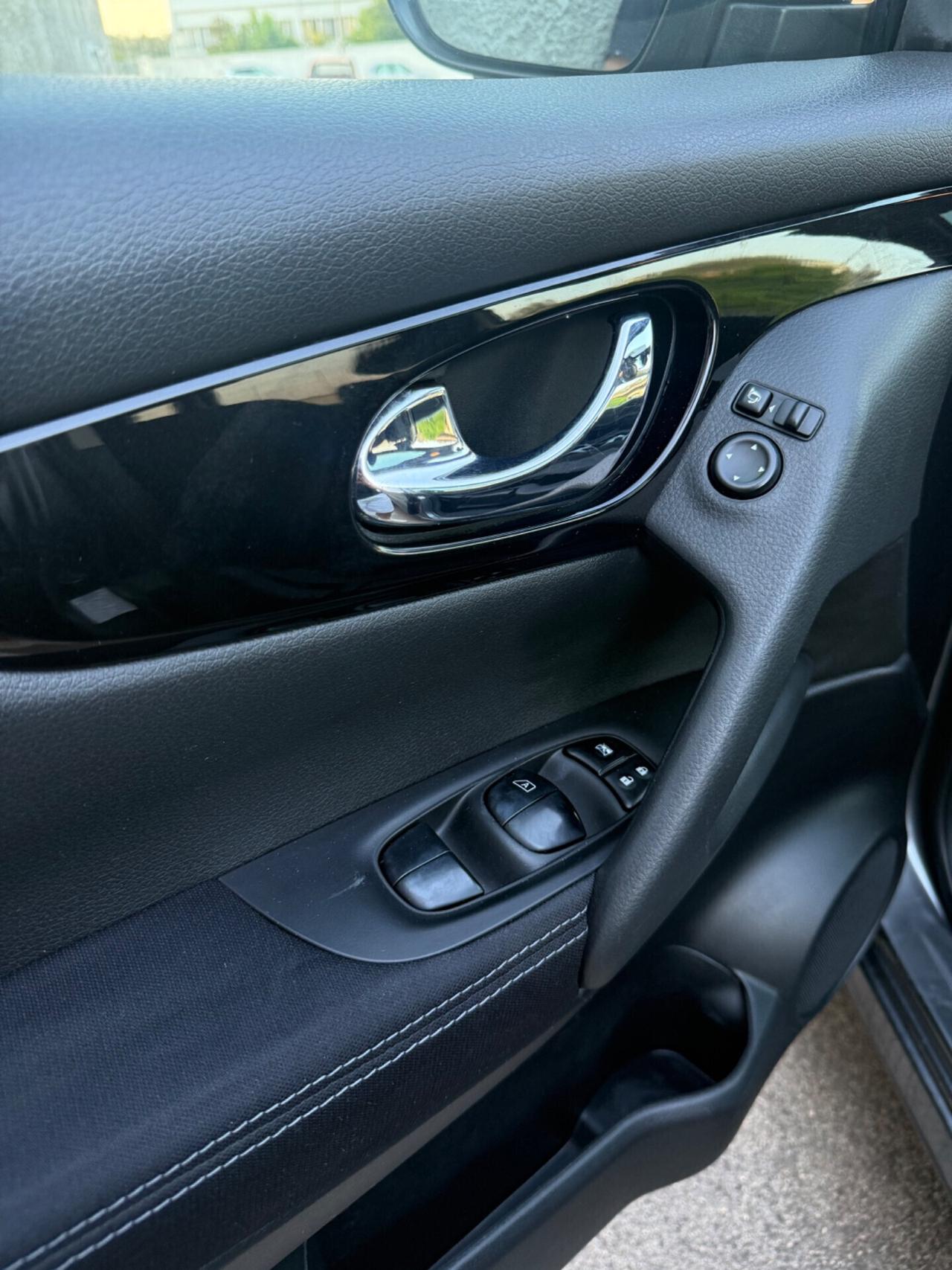 Nissan Qashqai 1.5 dCi Tekna,TETTO PANORAMICO,TELECAMERE 360°,EuroBlock,Navi,ecc.