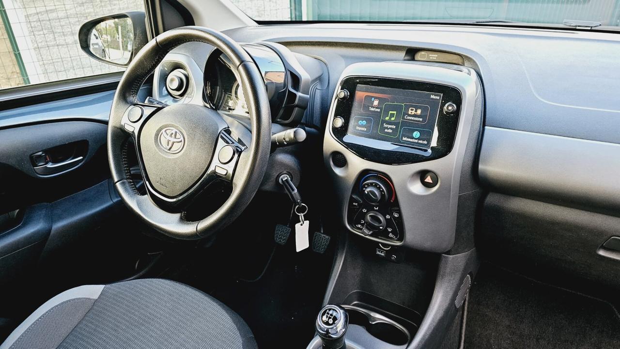 Toyota Aygo Connect 1.0 VVT-i 72 CV 5 porte x-play