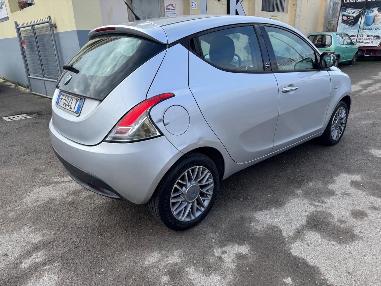 Lancia Ypsilon 1.2 69 CV 5 porte GPL Ecochic Silver