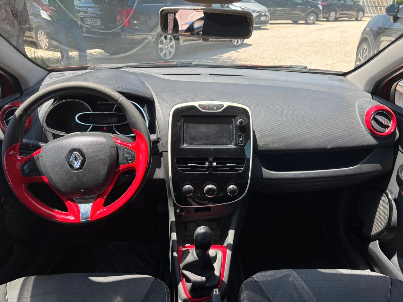 RENAULT CLIO 1.5 DCI - 2012