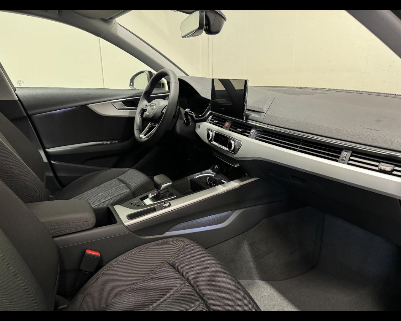 AUDI A4 AVANT 30 TDI MHEV S-TRONIC BUSINESS ADVANCED