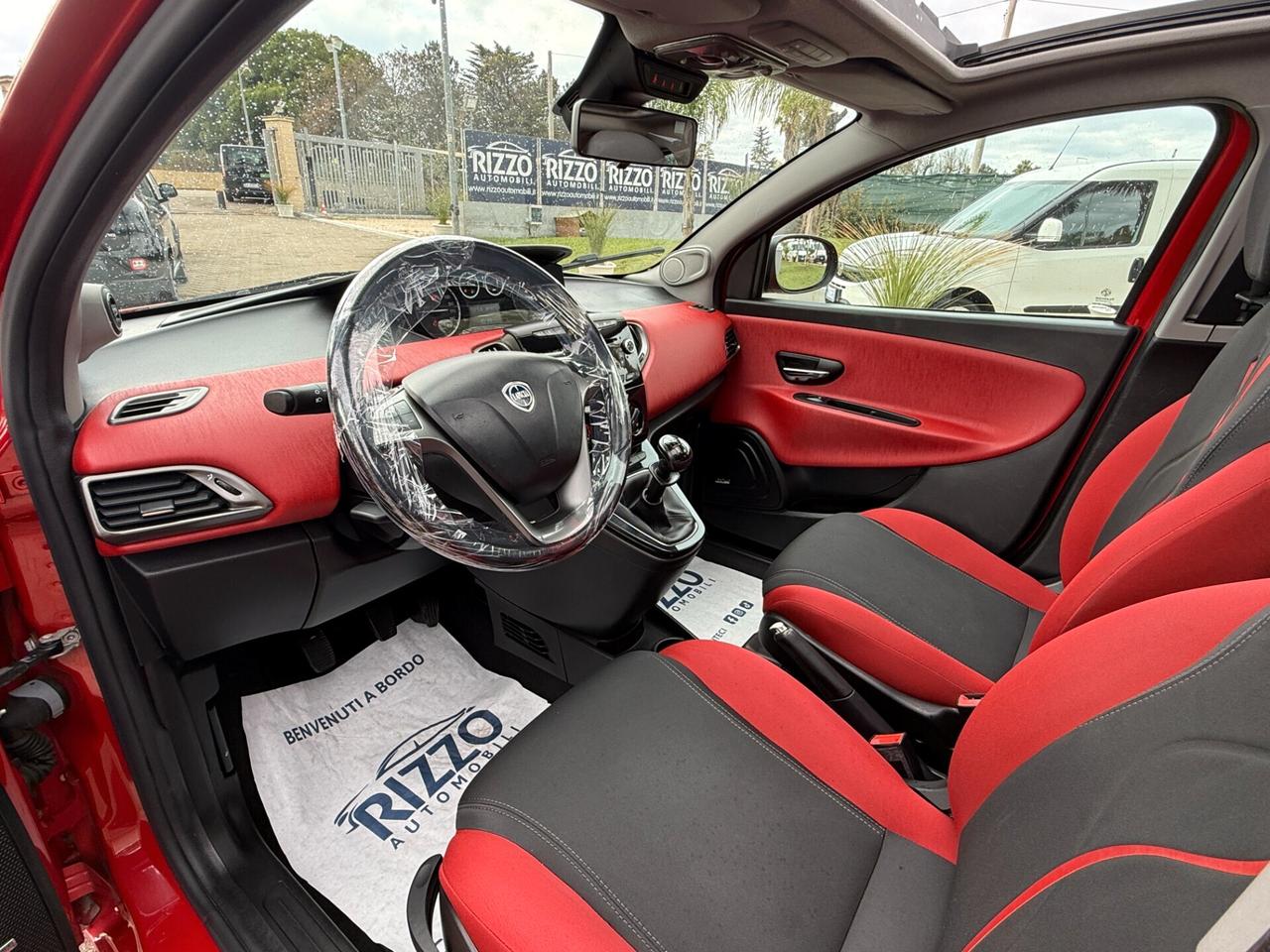 Lancia Ypsilon 1.2 69CV 5 porte Tetto Apribile Platinum
