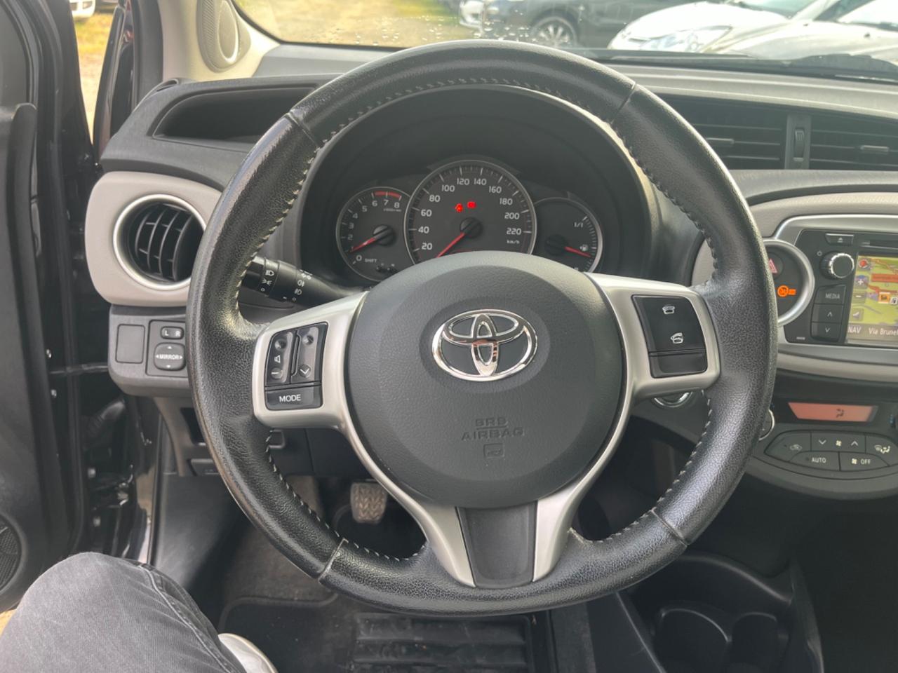 Toyota Yaris 1.0 5 porte Lounge 2012