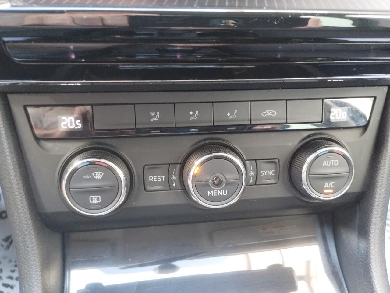 Skoda Superb 2.0 TDI DSG Wagon Style