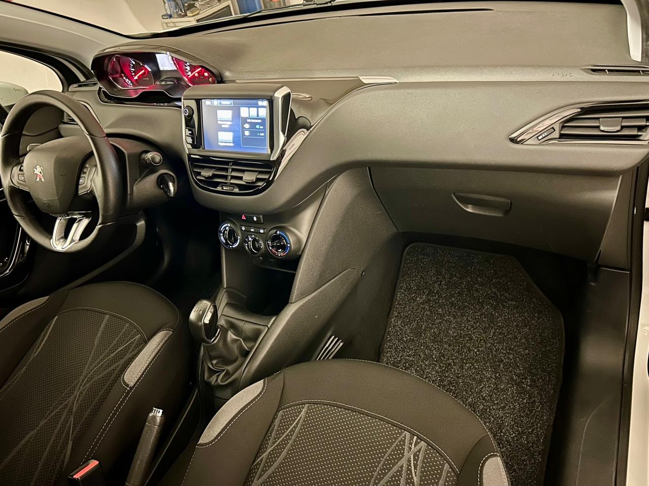 Peugeot 208 PureTech 82 5 porte Allure