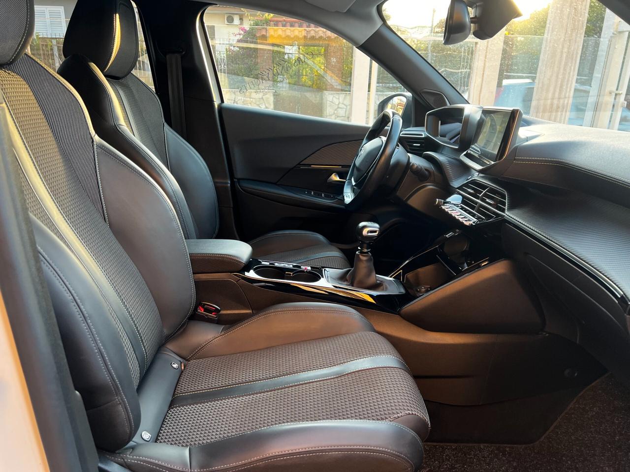 Peugeot 2008 -GT LINE-2022 1.2 100 CV- FULL