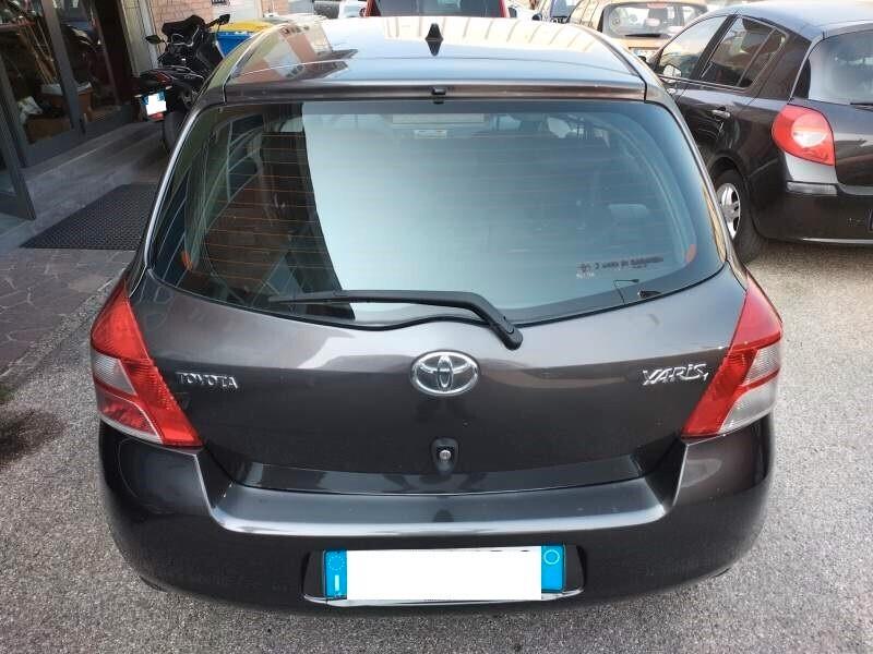 Toyota Yaris 1.0 5 porte Sol