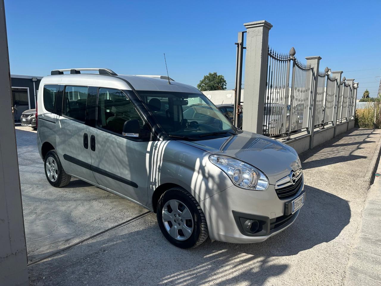 Opel Combo Tour 1.6 Diesel 90 Cv 2014 Vettura 5 Po