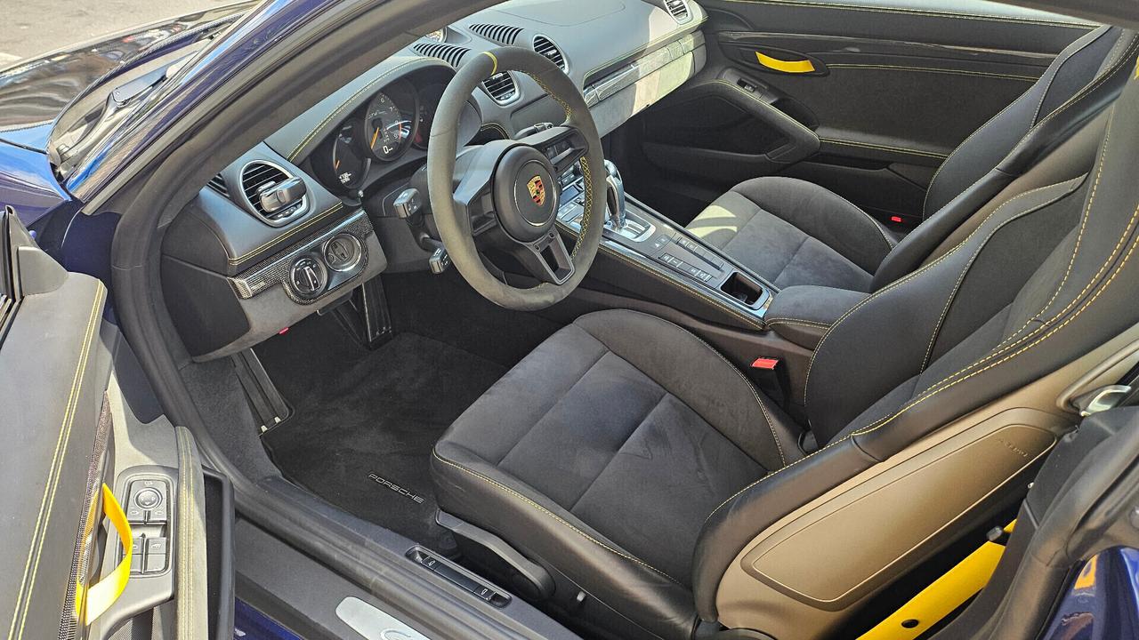 Porsche 718 Cayman 4.0 GT4 APPROVED 26