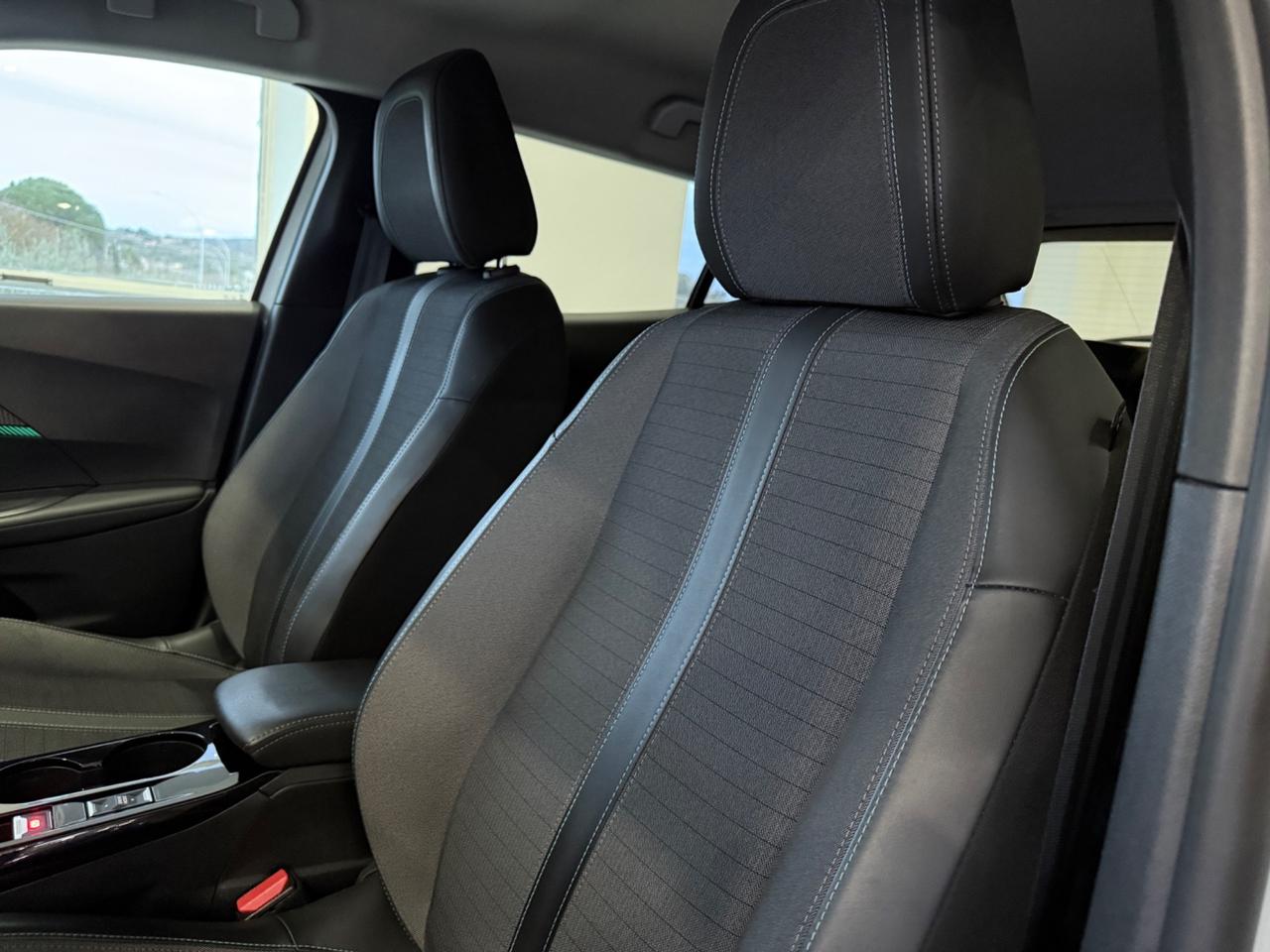 Peugeot 2008 BlueHDi130 S&S EAT8 Allure F1/PERLATO2023