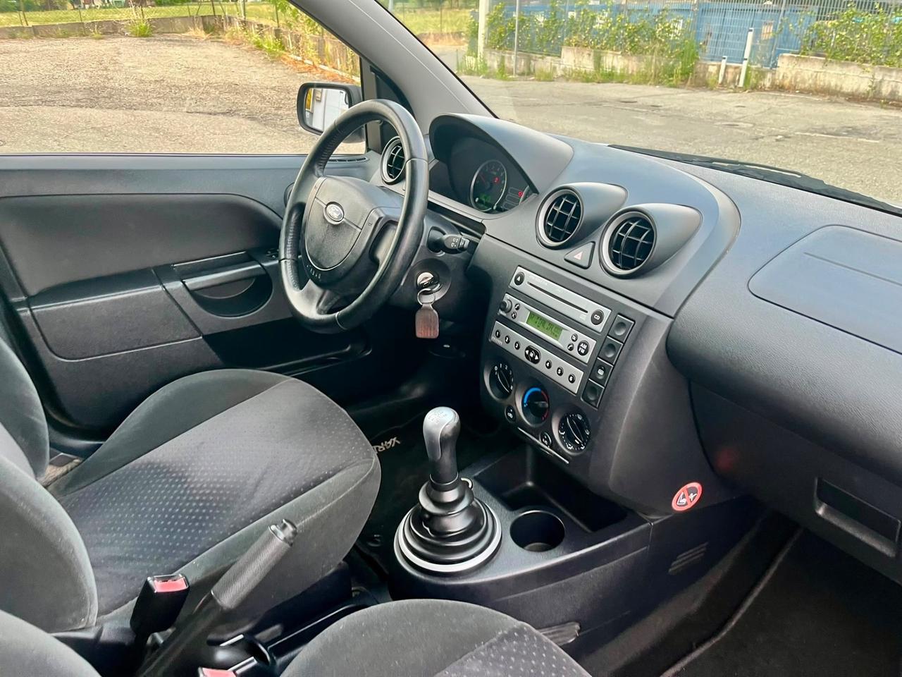 Ford Fiesta 1.2benz 2004 104.000km per neopatentati