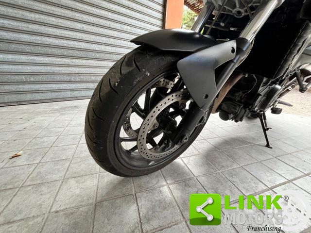 BMW F 800 R .