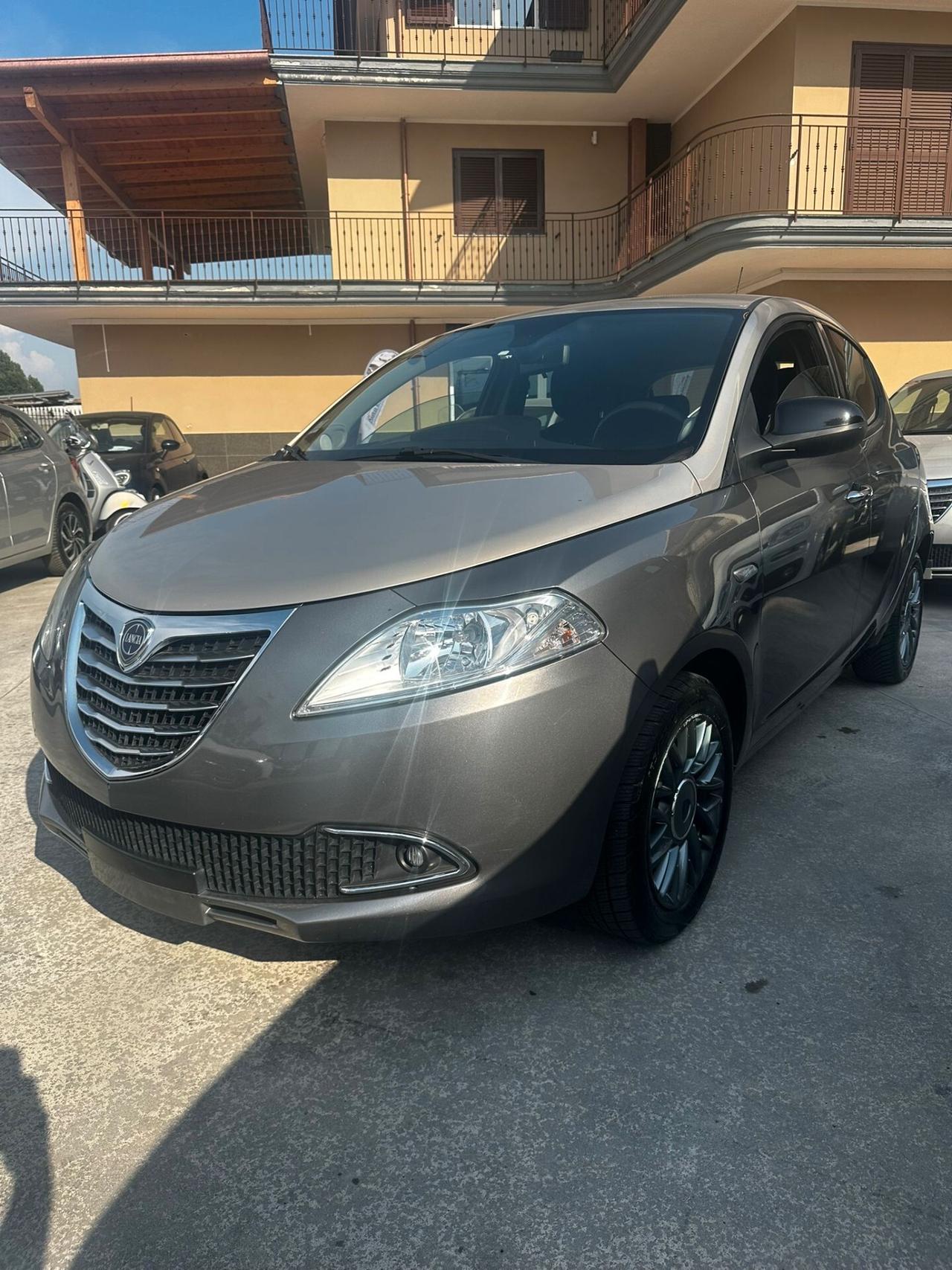Lancia Ypsilon 1.2 69 CV 5 porte S&S Gold