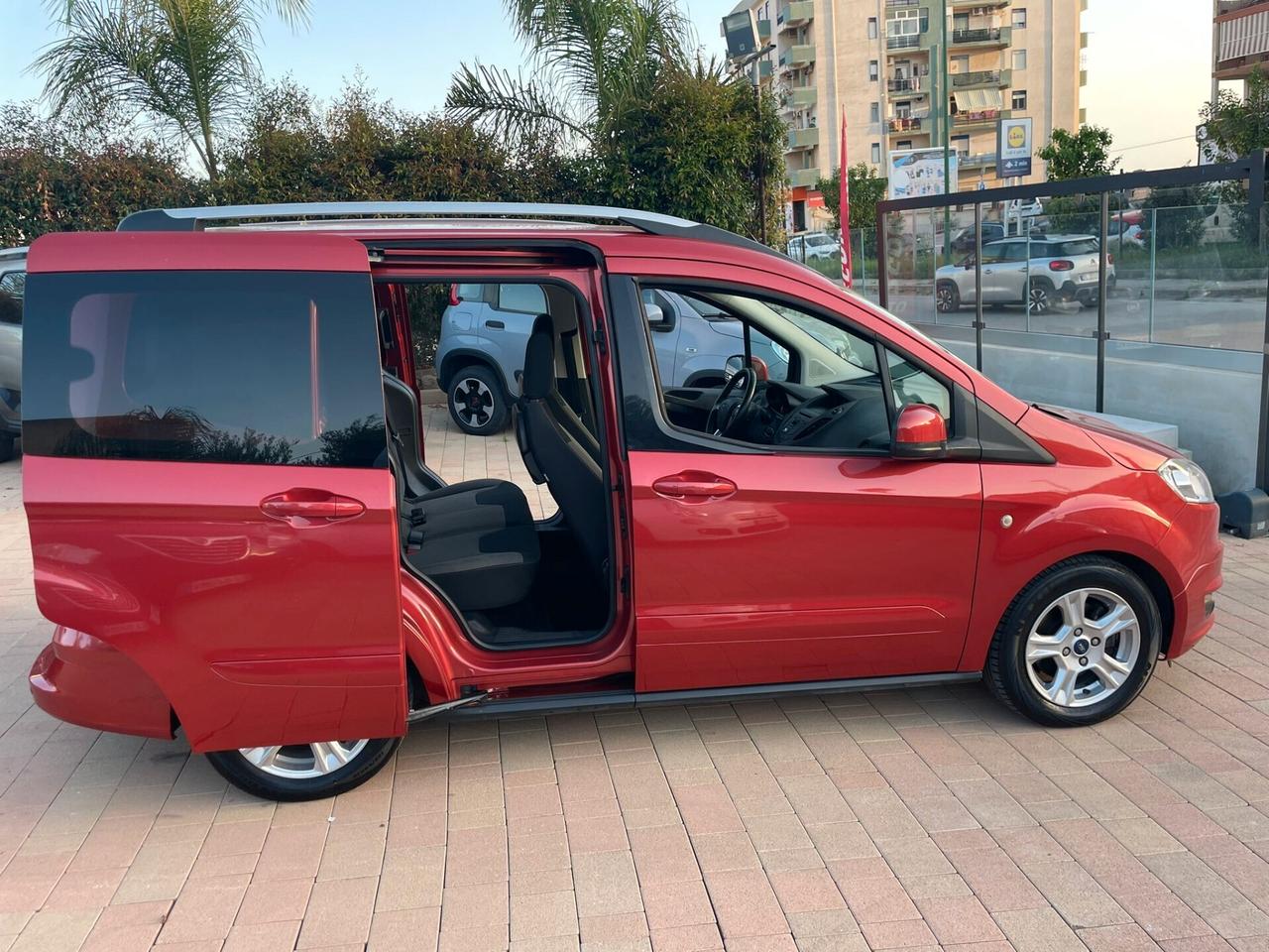 Ford Tourneo Courier 1.5 TDCI 75 CV Plus 5P 2015