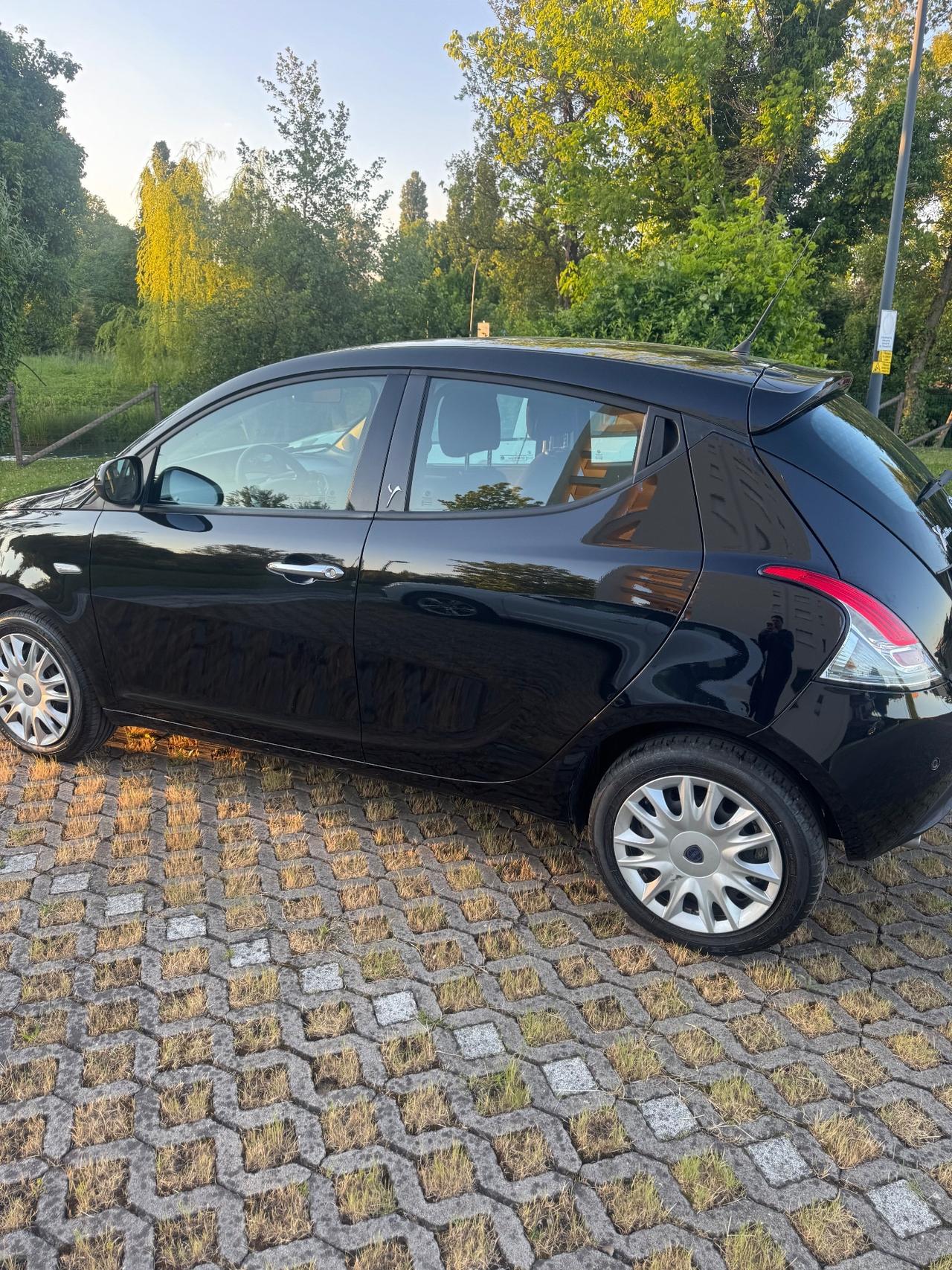 Lancia Ypsilon 1.2 69 CV 5 porte Gold