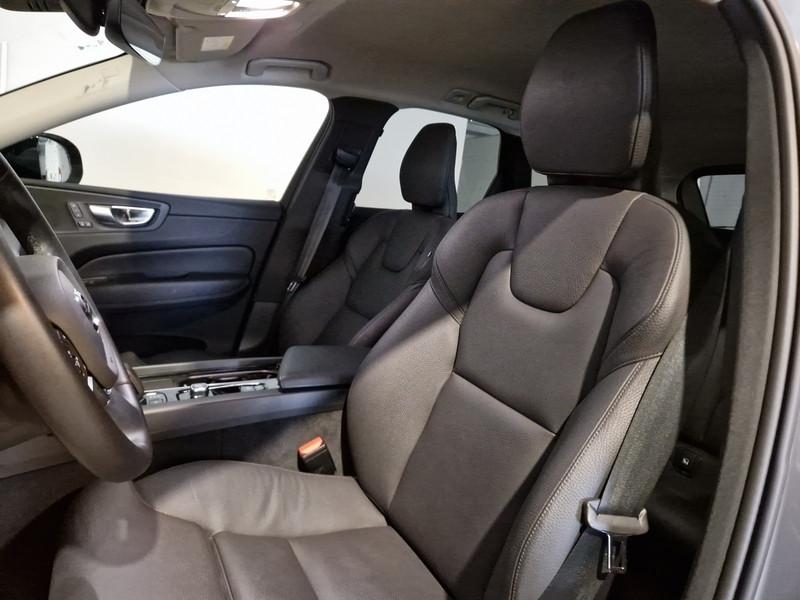 VOLVO XC60 B4 D automatico Plus Dark