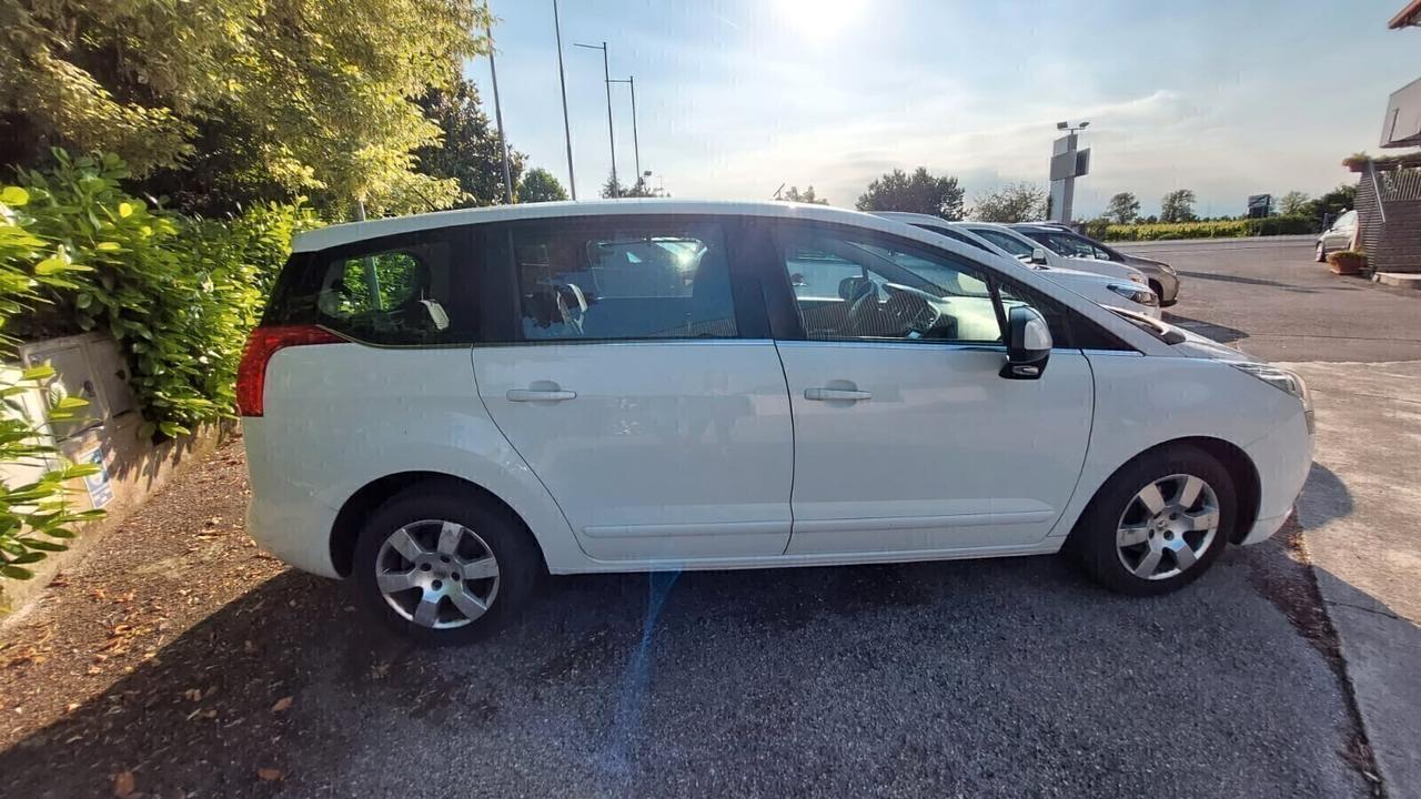 Peugeot 5008 1.6 Diesel 7 Posti Neopatentati