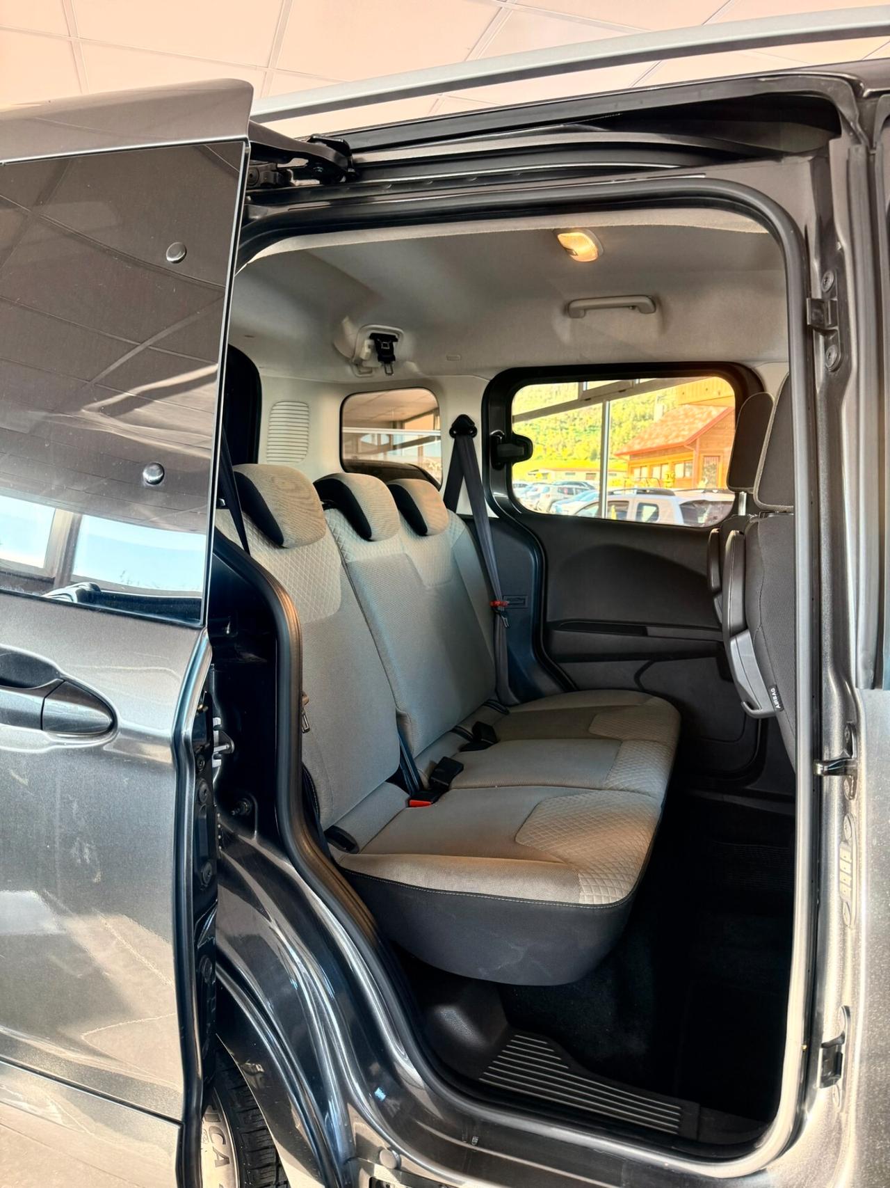 Ford Tourneo Courier 1.5 TDCI 75 CV Titanium