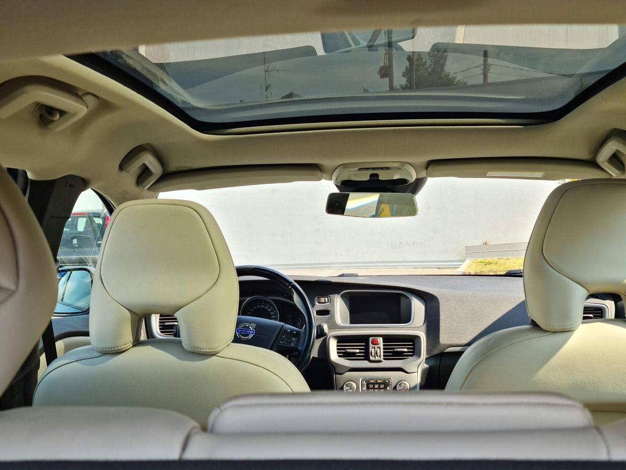 Volvo V40 KINETIC #6087