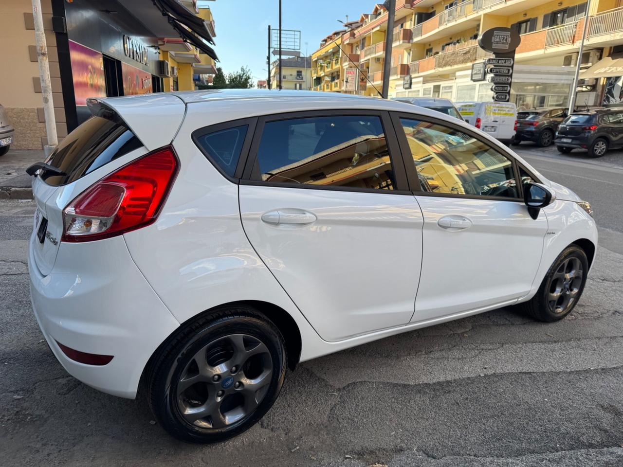 Ford Fiesta 1.4 5 porte GPL Business
