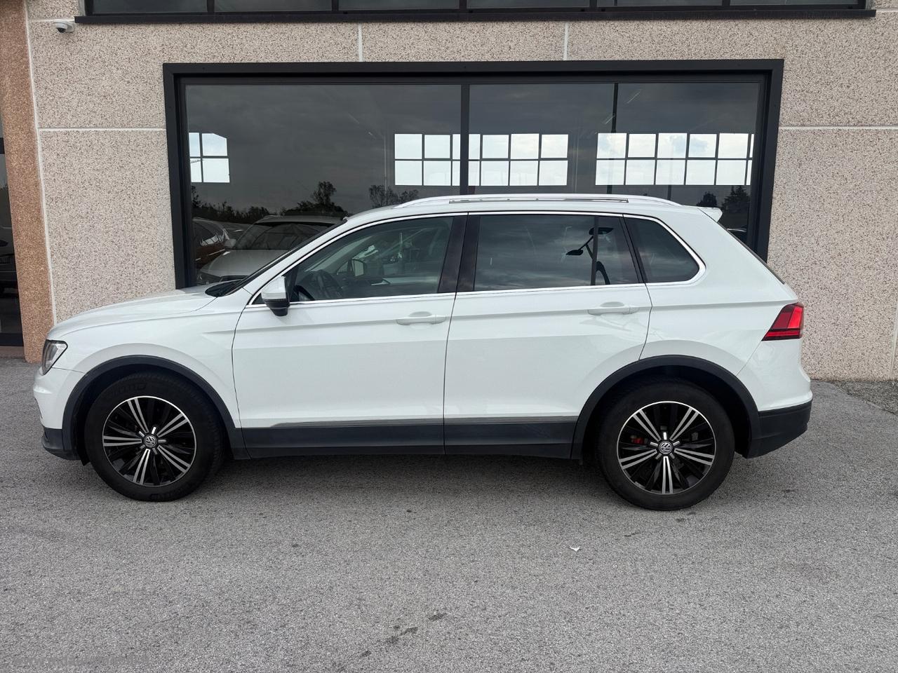 VOLKSWAGEN Tiguan 2.0 TDI DSG Business BMT NUOVO MODELLO SOLO KM.125000