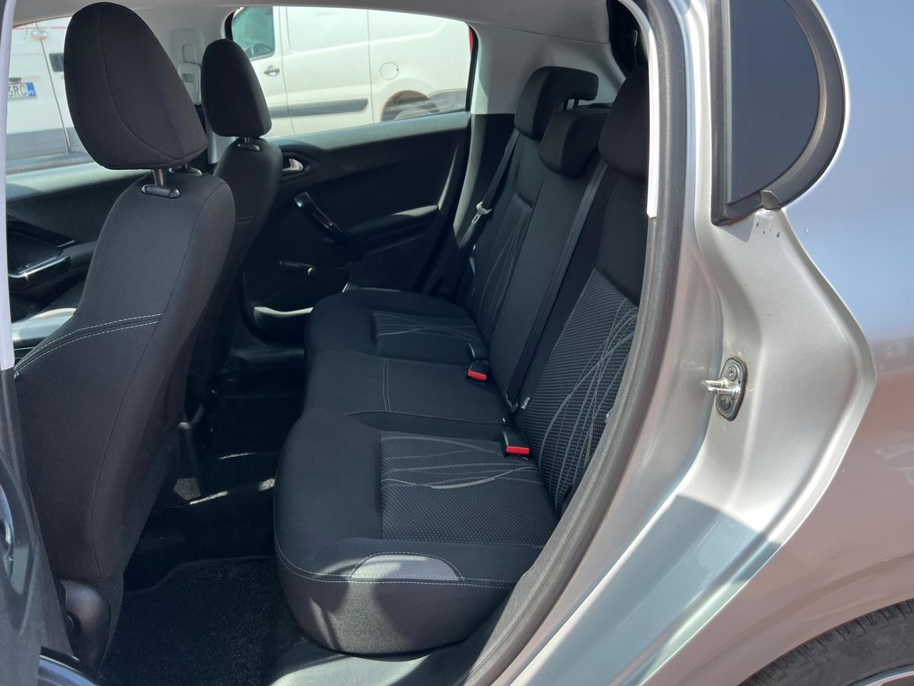 Peugeot 208 1.4 HDi 68 CV 5 porte Access
