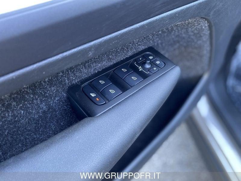 Volvo XC40 B4 AWD Geartronic Momentum Pro