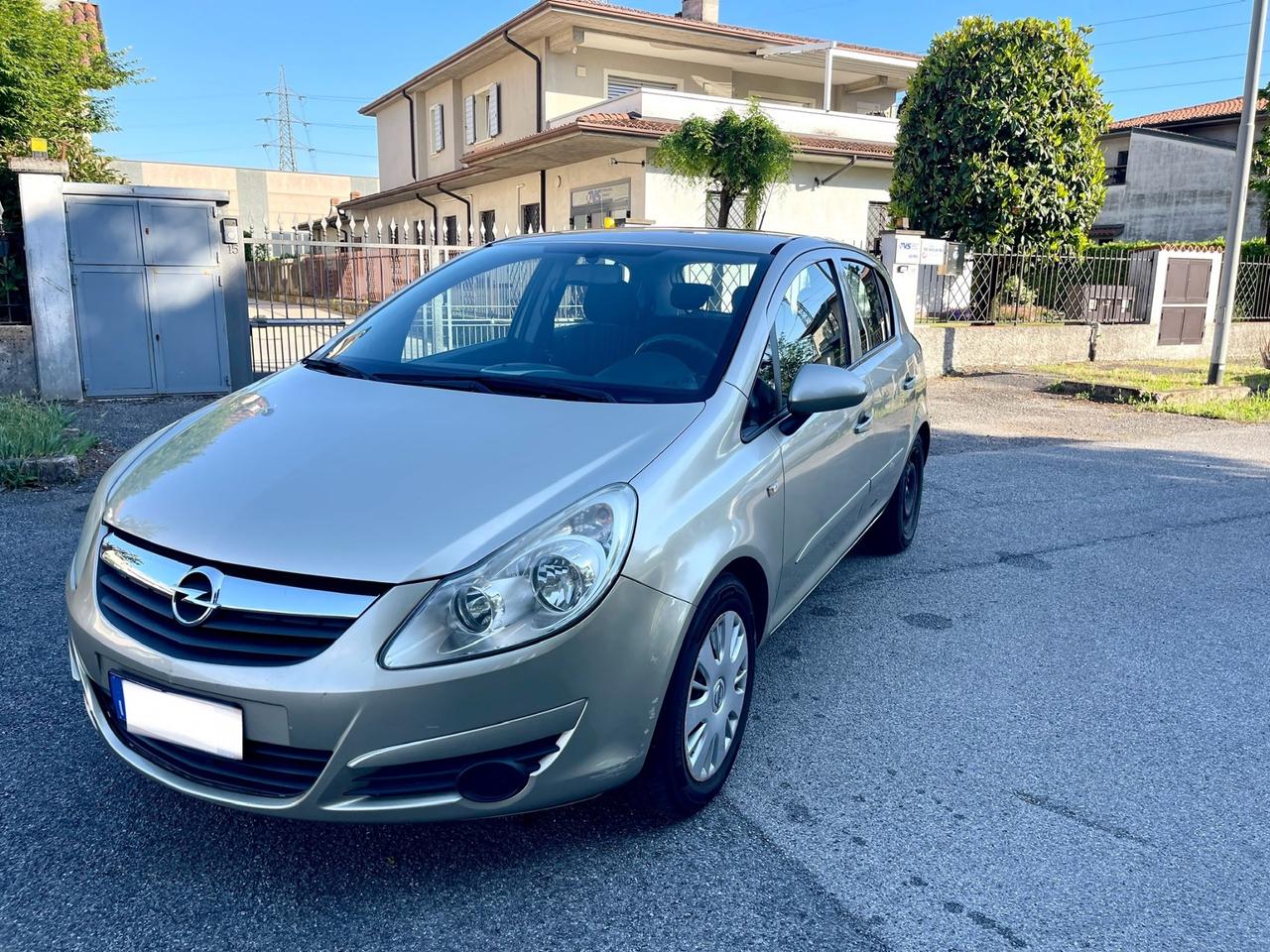 Opel Corsa 1.2 5 porte Cosmo per Neopatentati