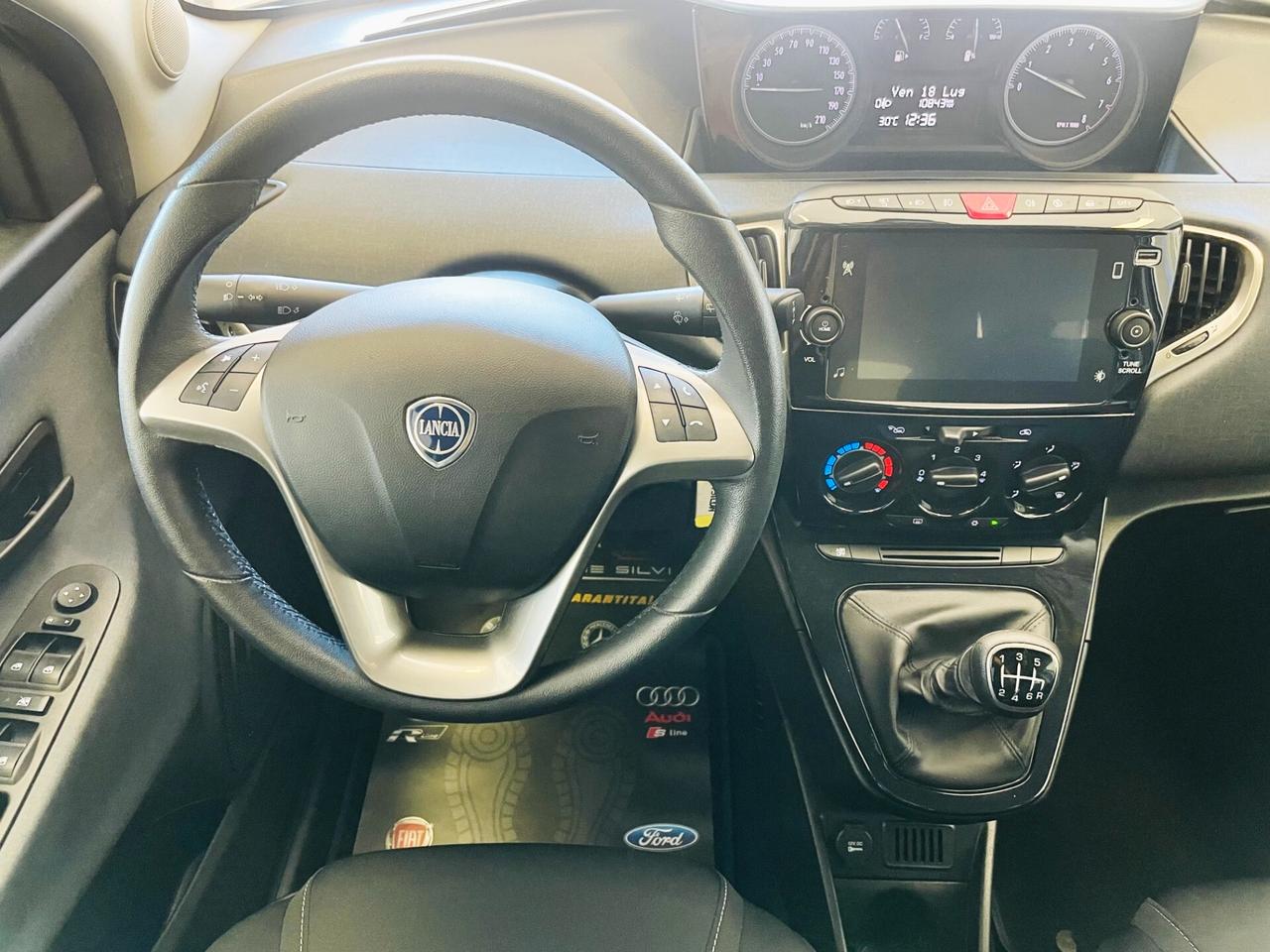 Lancia Ypsilon 1.0 Hybrid Ecochic Silver