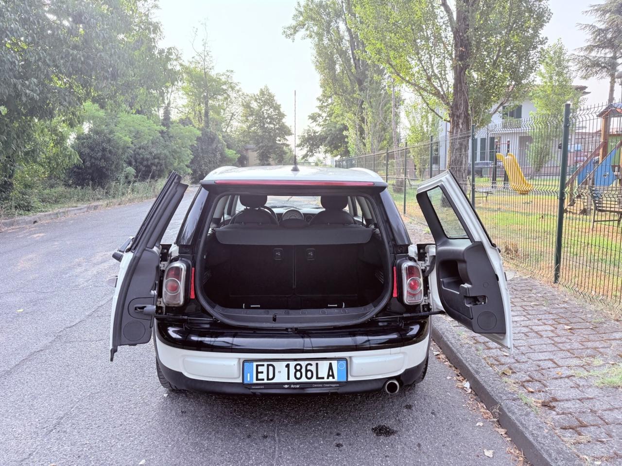 Mini Cooper D Clubman 1.6 DIESEL- 2010