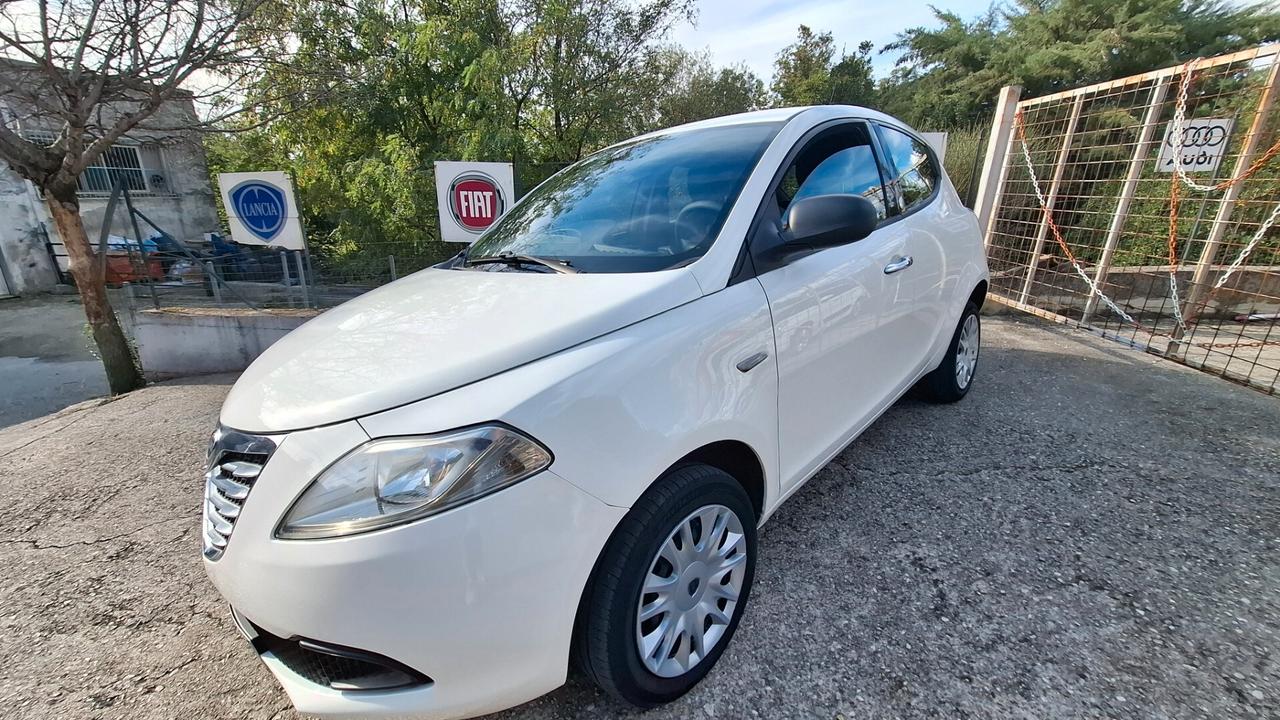 Lancia Ypsilon 0.9 TwinAir 85 CV 5 porte Metano Ecochic Silver