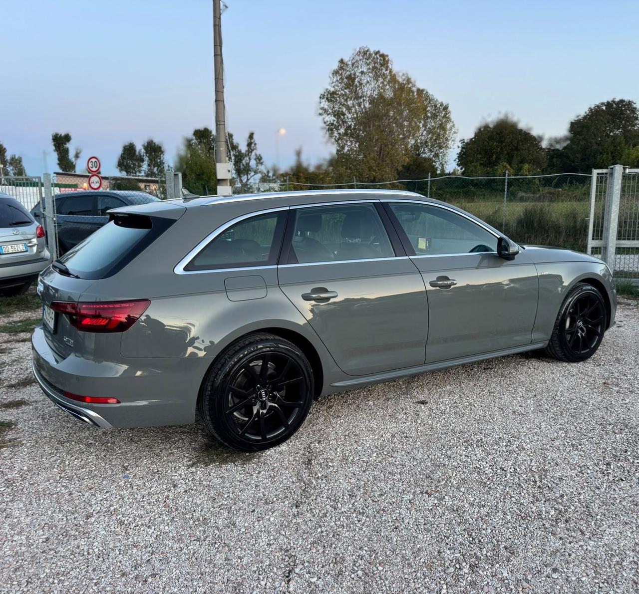 Audi A4 Avant 40 TDI quattro S tronic Line edition