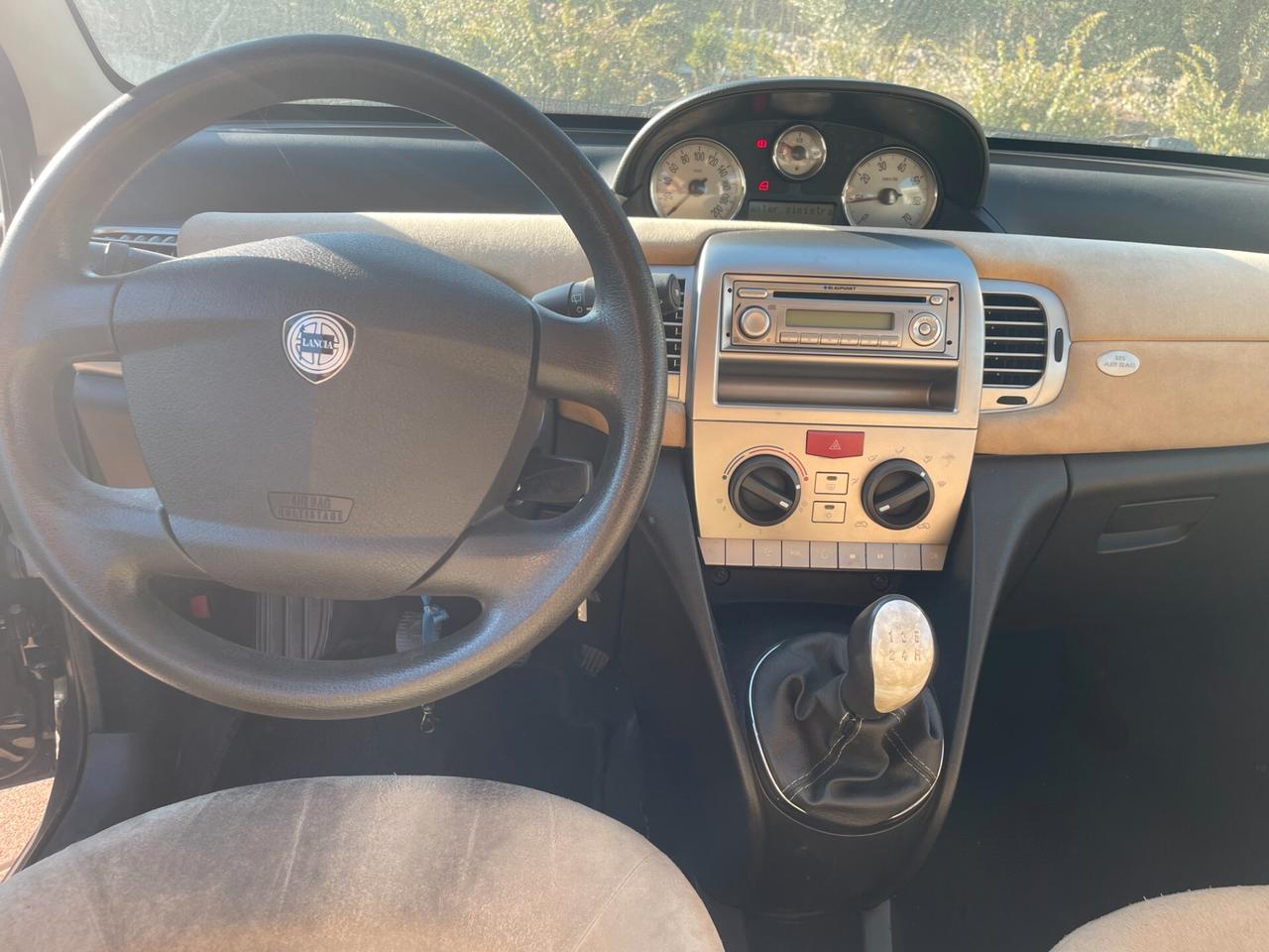 Lancia Ypsilon 1.3 MJT 75 CV Platino