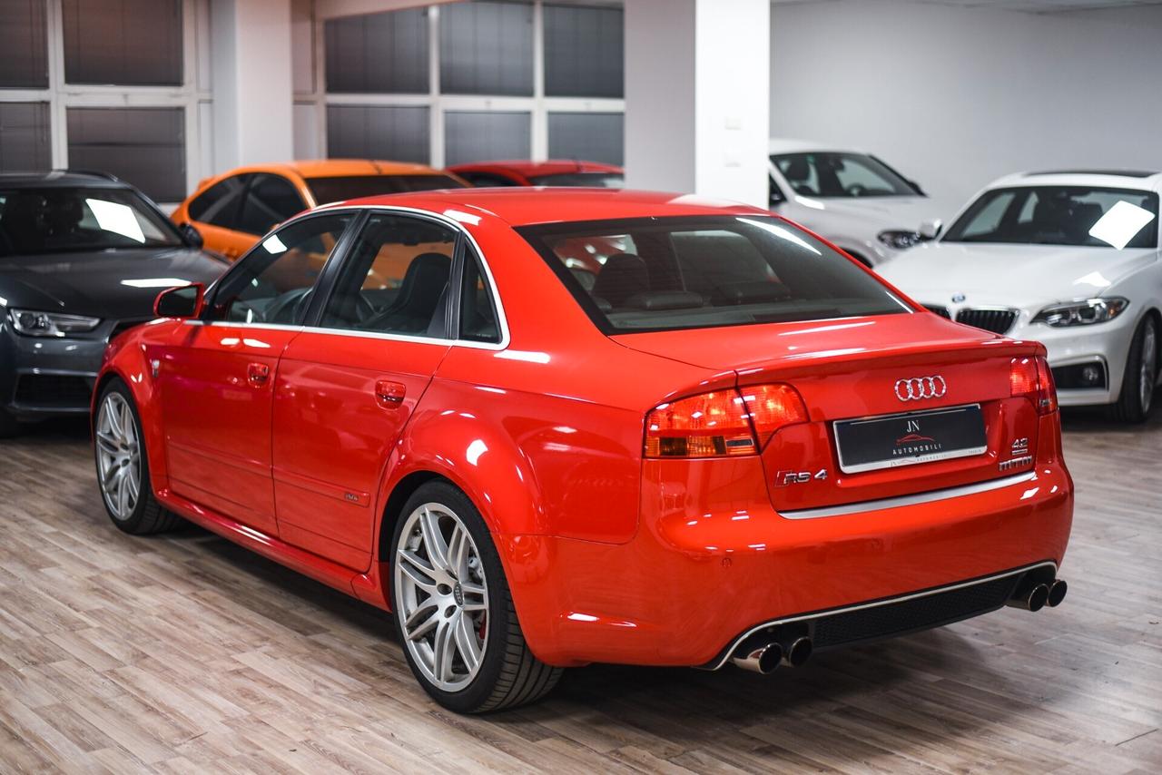 Audi A4 RS 4 4.2 V8 quattro