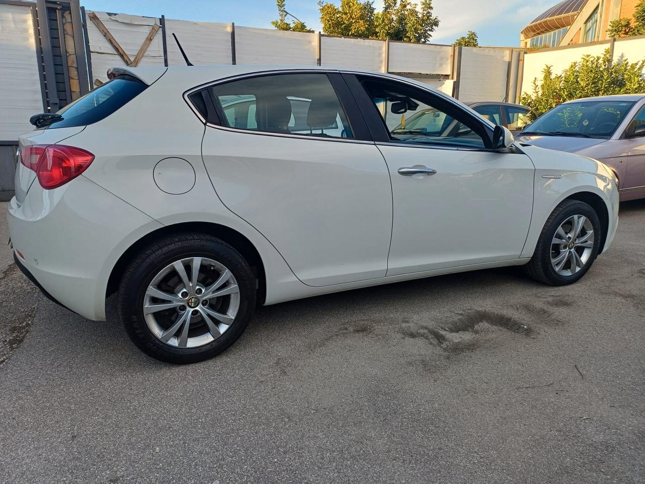 Alfa Romeo Giulietta 1.6 105 CV BELLISSIMA - 2013