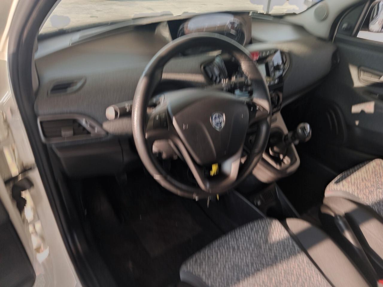 Ypsilon 1.2 C.V 69 PER NEO PATENTATI COME NUOVA