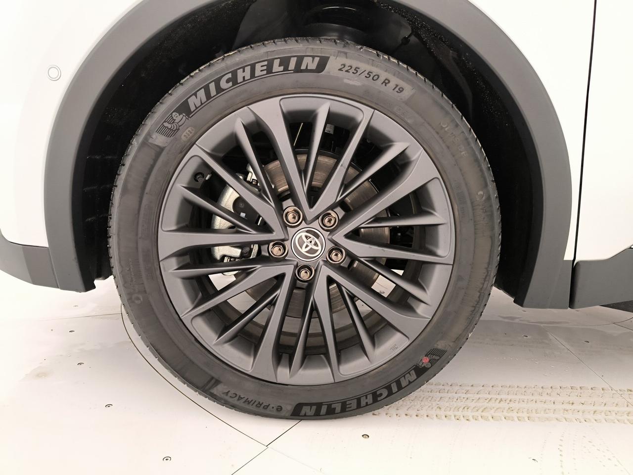 Toyota C-HR 2.0 phev lounge hero fwd e-cvt