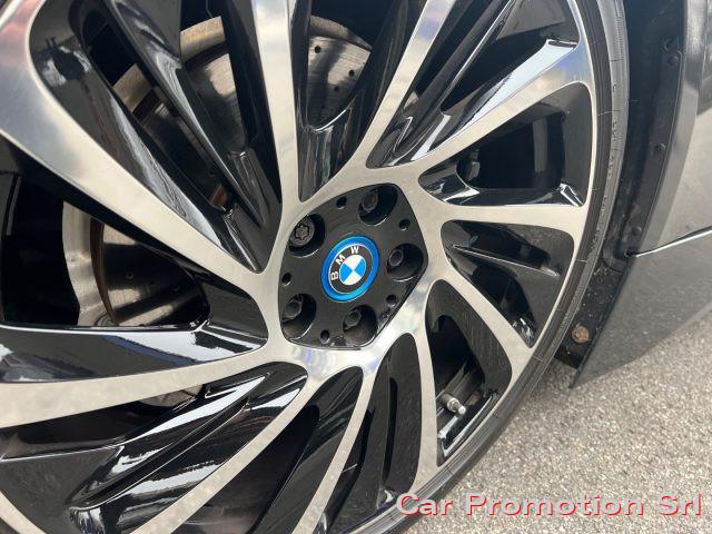 BMW i8 ibrida benzina /elettrica accessoriatissima