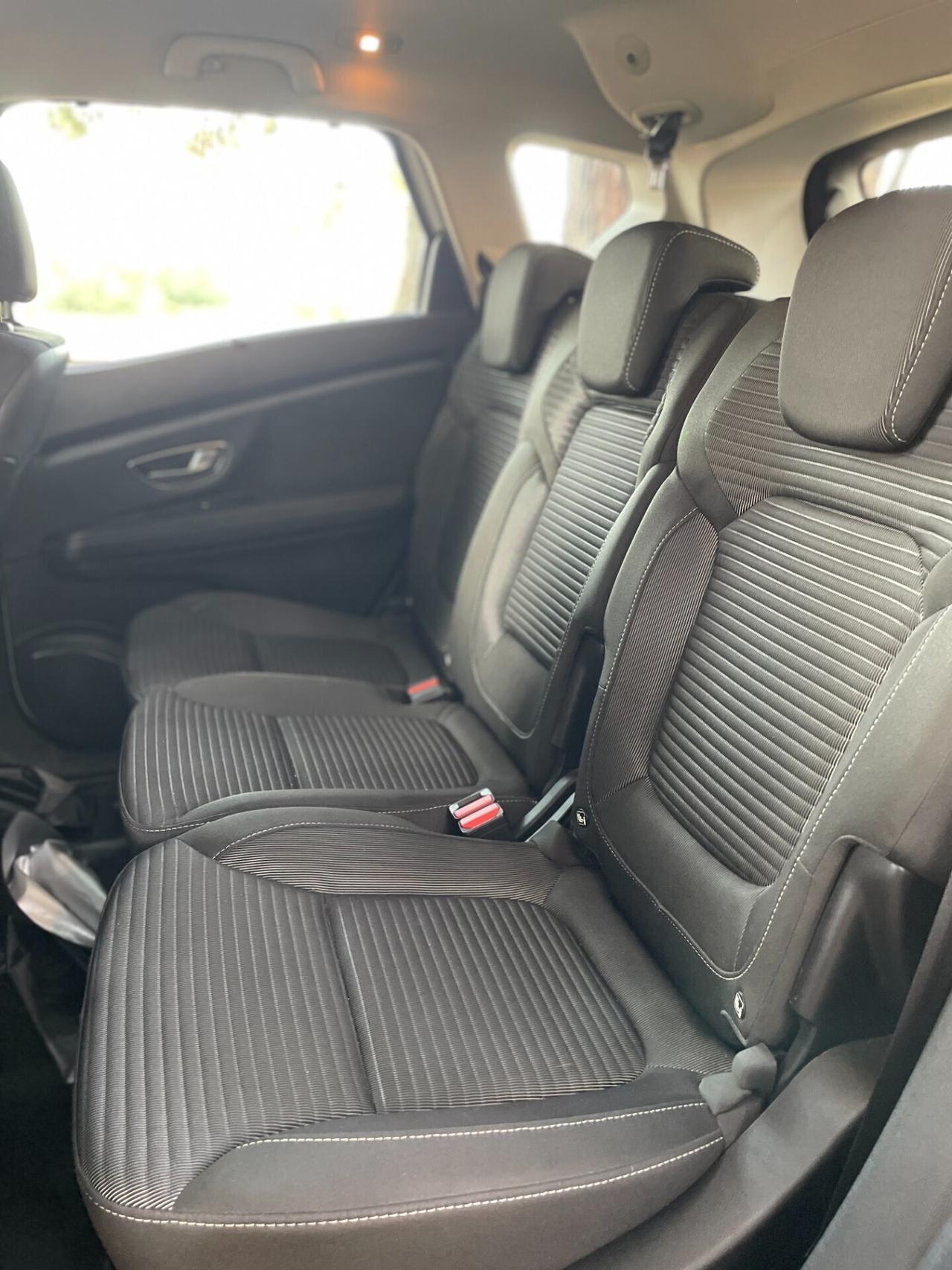 Renault Scenic dCi 8V 110 CV EDC Intens