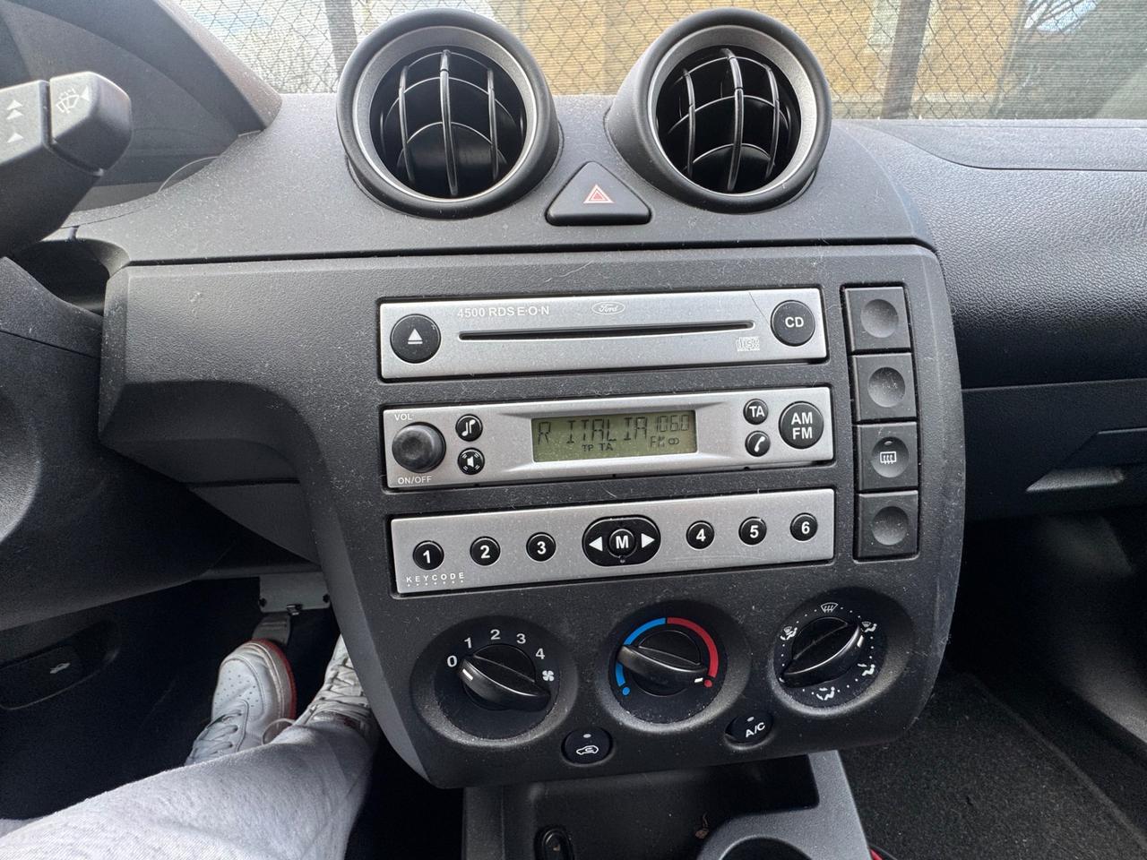 FORD FIESTA 1.2 BENZINA NEO PATENTATI KM REALI