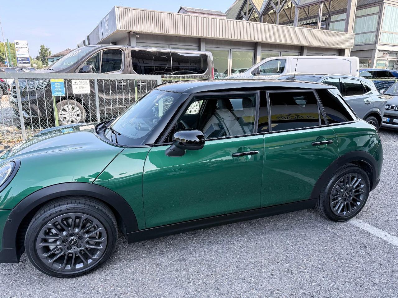 Mini Cooper 5 Porte C Favoured 1.5 Auto Favoured