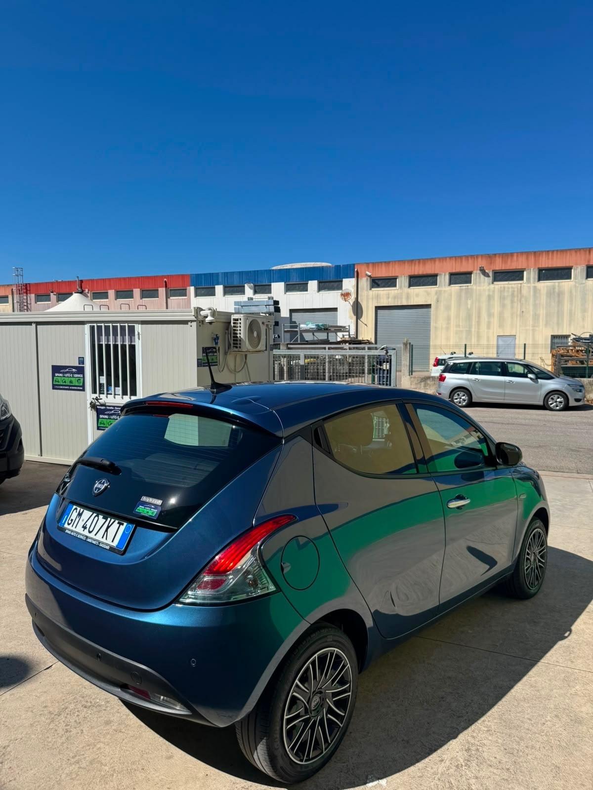Lancia Ypsilon 1.0 FireFly 5 porte S&S Hybrid Ecochic Silver