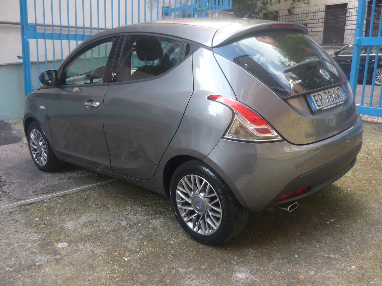 Lancia Ypsilon 1.2 69 CV 5 porte S&S Gold
